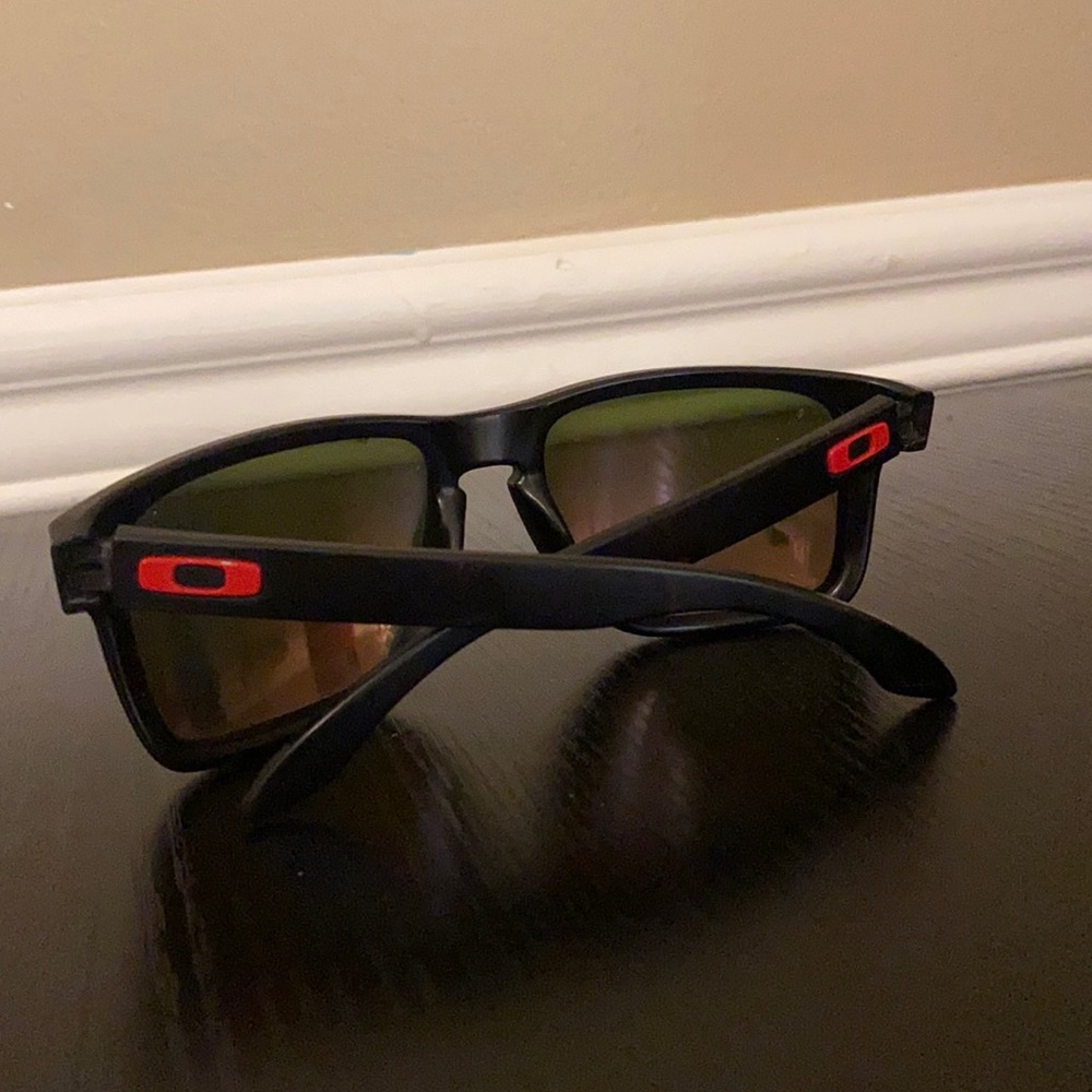 Black Oakleys (men’s )